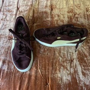 Puma low top sneakers